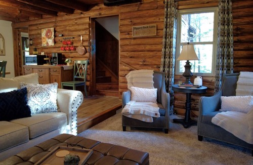 New Castle Cabin | Slippery Rock Cabin on the Creek. Close to McConnell’s Mill & Moraine St. Parks.