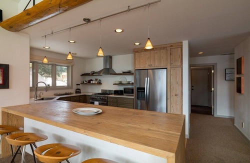 Warm Springs House | Slope-Side Chic: Home with Hot Tub