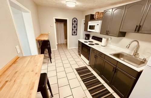 Ucon Apartment | Small Group Apartment in Century-Old Building Apt#4
