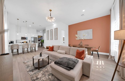 Foster Place House | Smart Spacious 3BR/2.5BA near NRG & TMC, Fast WiFi + Workspace + Sleeps 8