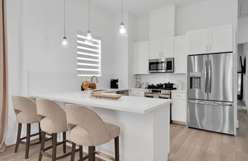 Foster Place House | Smart Spacious 3BR/2.5BA near NRG & TMC, Fast WiFi + Workspace + Sleeps 8