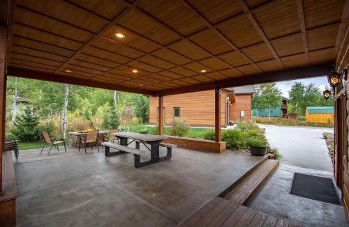 Lazy Acres House | Snow Creek Lodge