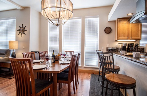 Ketchum Condo | Snow Star Skylight - 3BD 3BA - Hot Tub, Gym, Walk to Ski!