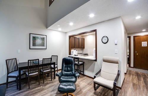 Glacier Condo | Snowater Condo #68 - Wi-Fi - Dishwasher - Sleeps 4