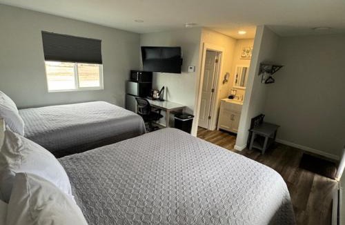 Saratoga Hotel | Snowy Mountain Inn