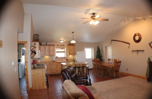 Centennial House | SnowyHideout - Mountain view, Sauna