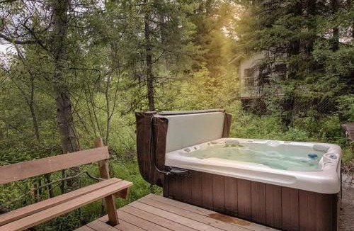 McCall House | SO AWeSOME CABIN HotTub Nr Brundage Euro Feel