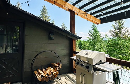 Kalispell House | Soak and Stay Montana Getaway - 45 minutes from Glacier National Park