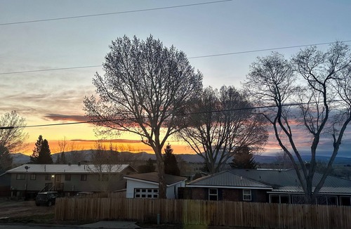 Saratoga House | Soak & Stay: Cozy Retreat with Fun Extras Near Hot Springs
