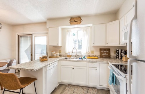 Sioux Falls House | Sojourners Cozy Retreat-Heart of SF-4bd | 2 ba
