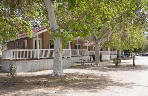 Acton Resort | Soledad Canyon Deluxe Cabin 23