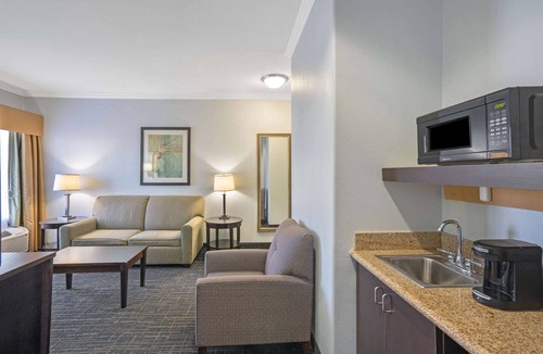 Westchase Hotel | Sonesta Essential Houston Westchase