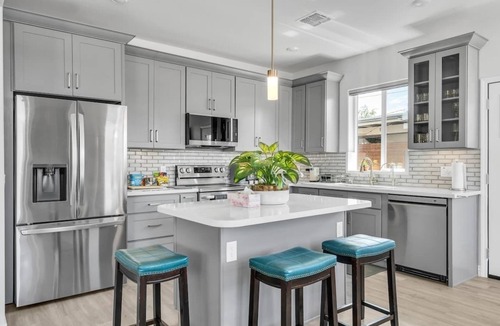 Barrio Hollywood House | Sonoran Summer Compound | 5BR Near UofA & Downtown