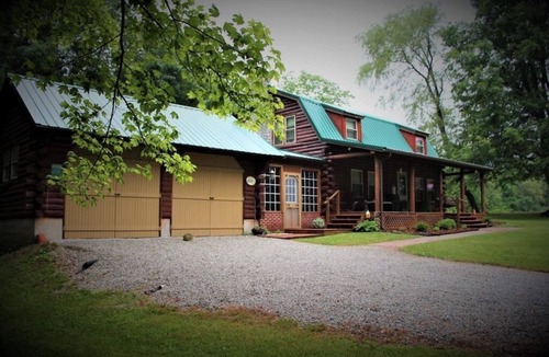 Cross Plains Cabin | Sonshine Cabin is your own private park. With wildlife or a hike to the creek.