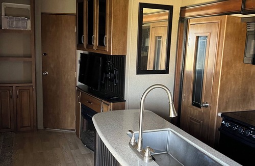 Pledger House | Soothing 1-bedroom RV with AC in welcoming Guy tx
