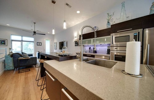 Wesley Heights Condo | Sophisticated 3-Story | 2-BR Midterm Stay Near Uptown!
