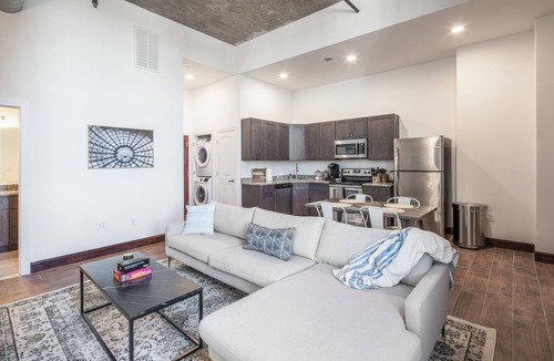 West Poplar Apartment | Sosuite at Independence Lofts - Callowhill