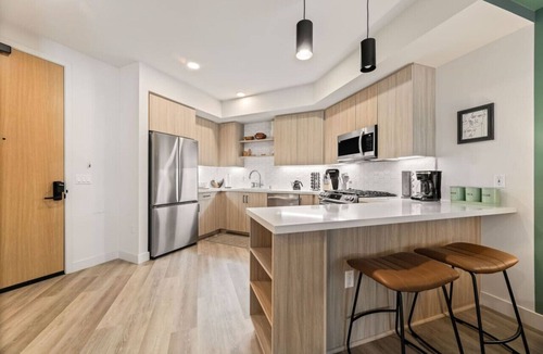 Santa Ana Heights Apartment | South Coast Serenity-Modern Amenities + Parking