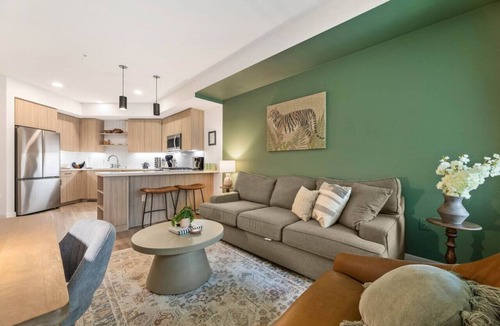 Santa Ana Heights Apartment | South Coast Serenity-Modern Amenities + Parking