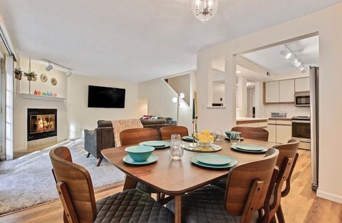 Southeast Boise House | South East Boise - Updated Groovy Charmer - 3 bed