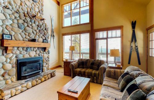 Snow Pine Estates Apartment | South Face B