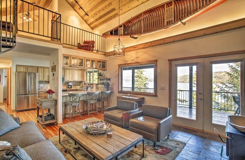 Worley House | South Lake Coeur d'Alene Home w/Dock & Kayaks!