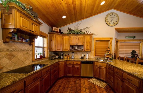 Island Park Cabin | South Shores Lodge* 5Br, Sleeps 12, Waterfront, Private Boat Dock, Wifi, Fire Pit