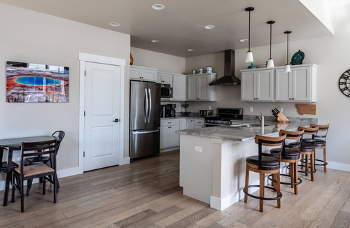 Bozeman House | Southbridge Cottage: Cozy and Modern Home