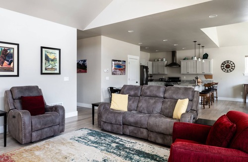 Bozeman House | Southbridge Cottage: Cozy and Modern Home