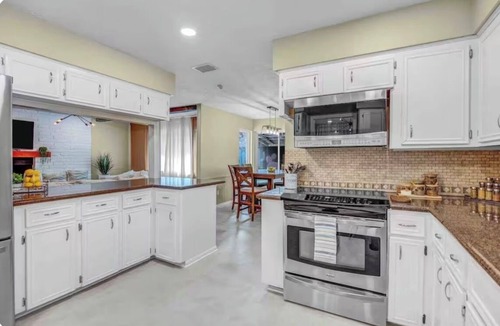 Clodine House | Southern livings-pool-4BRs-6Beds-entertainment room-courtyard-on BellaireHouston