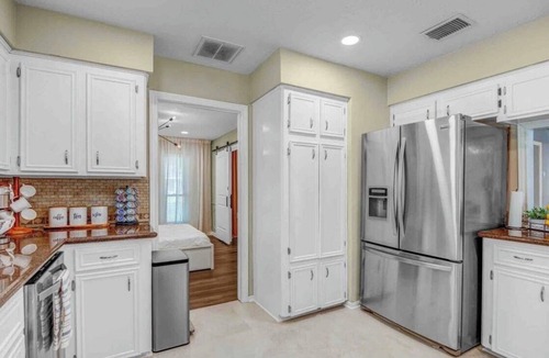 Clodine House | Southern livings-pool-4BRs-6Beds-entertainment room-courtyard-on BellaireHouston