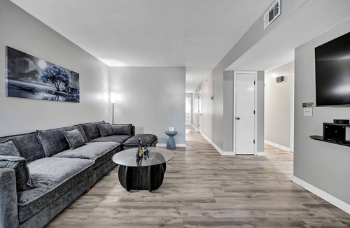 Dentsville Apartment | Southern Oasis-Modern Comfort, Minutes from Downtown