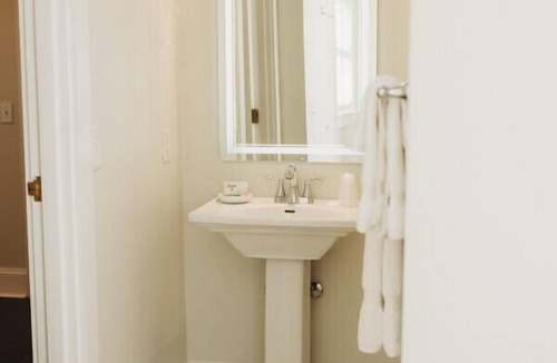 Downtown Hotel | Southern Pines The Jefferson Inn Standard King Room