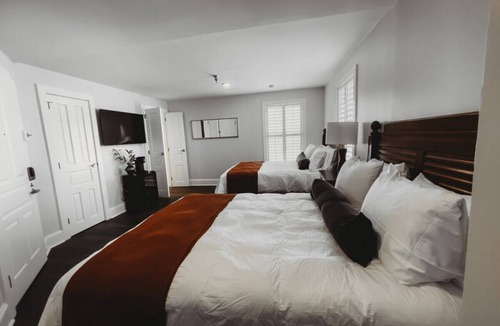 Downtown Hotel | Southern Pines The Jefferson Inn Standard 2-Queen Room