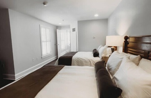 Downtown Hotel | Southern Pines The Jefferson Inn Standard 2-Queen Room