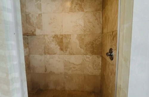 Downtown Hotel | Southern Pines The Jefferson Inn Deluxe 2-Queen Guestroom