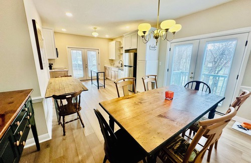 Eden House | Southern Porch Haven-Pet Friendly-Sleeps 8-Fenced Backyard-Near River & Trails