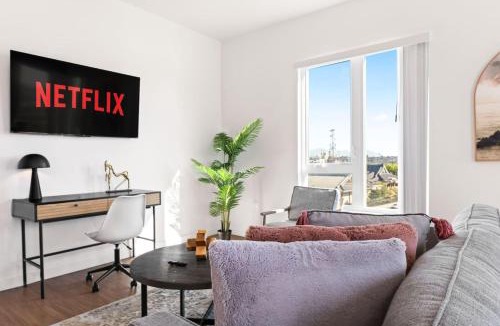 Little Tokyo Apartment | Spacious 1-BD with Stunning City Views in DTLA