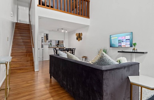 George Bush Park/Eldridge Condo | Spacious 1 bed 1 1/2 Bath With A Large Study that sleeps for 5