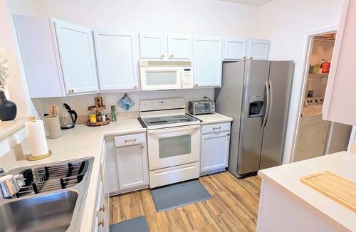 Charlotte Condo | Spacious 1-Bedroom condo in Ballantyne/South Charlotte with Office and Laundry