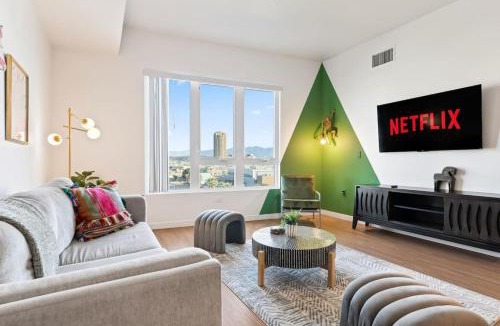 Little Tokyo Apartment | Spacious 1-Bedroom Gem with Downtown LA Views