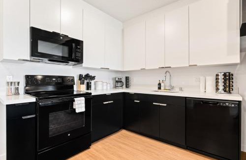 Little Tokyo Apartment | Spacious 1-Bedroom Gem with Downtown LA Views