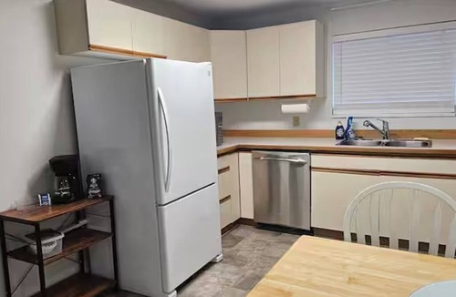 Maple Ridge House | Spacious 2 bedroom suite in quiet neighborhood