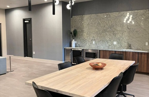 Koreatown Apartment | Spacious 2-Bedroom Deluxe Apart-Hotel in the Heart of Koreatown