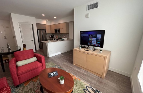 Koreatown Apartment | Spacious 2-Bedroom Deluxe Apart-Hotel in the Heart of Koreatown