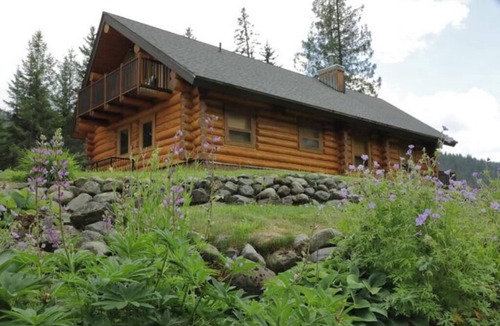 Clearwater Apartment | Spacious 3 bed 3 bath Log Cabin Home