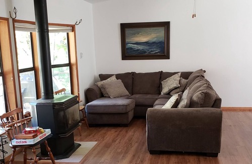 Troy House | Spacious 3+ bedroom 2 bath home located on the Kootenai River near Troy.
