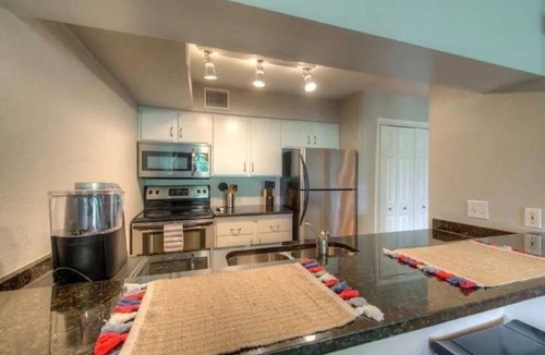 Riverside Apartment | Spacious 3-bedroom apartment in charming Austin with WiFi, AC.