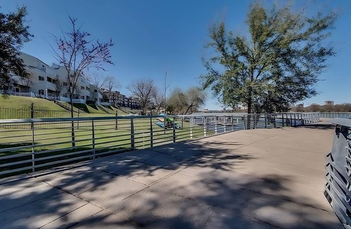 Riverside Apartment | Spacious 3-bedroom apartment in charming Austin with WiFi, AC.