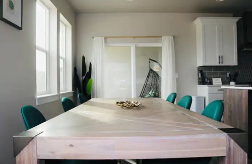 Nampa House | Spacious 3 Bedroom Luxury Airbnb in Heart of Nampa